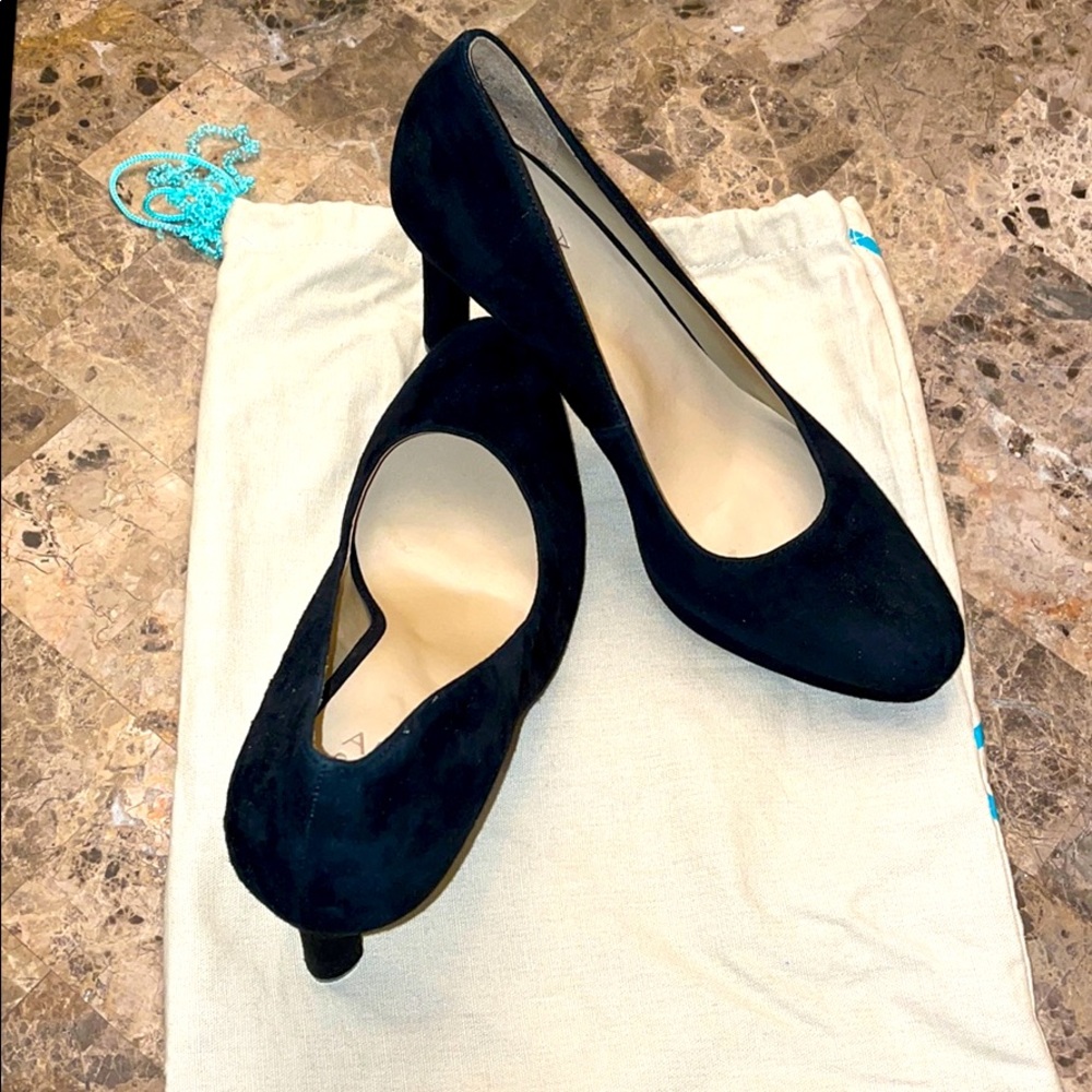 🍀 Naturalizer 🍀 Black Suede Pumps